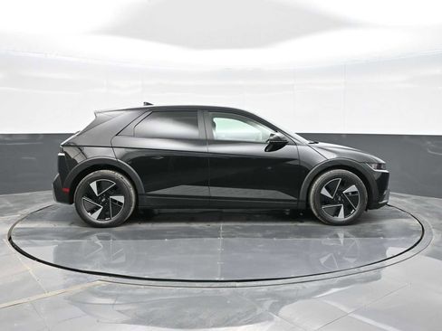 New 2025 Hyundai Ioniq 5 SE image 9