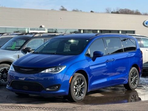 Used 2020 Chrysler Pacifica Touring-L w/ Advanced Safetytec Group image 34