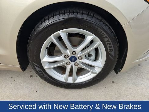 Used 2018 Ford Fusion SE w/ Fusion SE Technology Package image 11