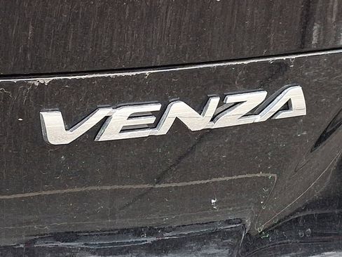 Used 2022 Toyota Venza LE image 30