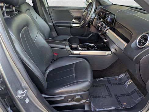 Used 2022 Mercedes-Benz GLB 250 image 19