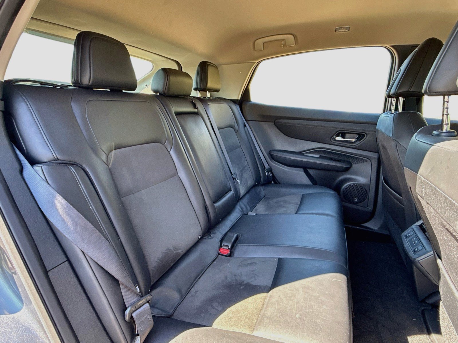 Used 2023 Nissan Ariya FWD image 26