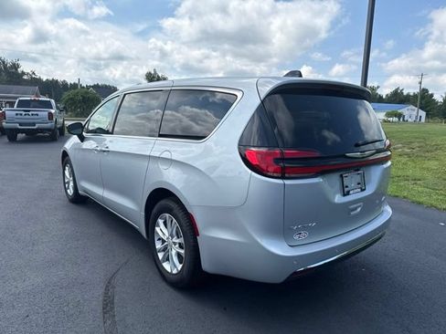 New 2026 Chrysler Pacifica Select AWD/4WD image 3