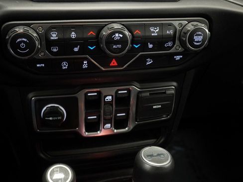 Certified 2019 Jeep Wrangler Unlimited Sahara w/ Cold Weather Group image 38