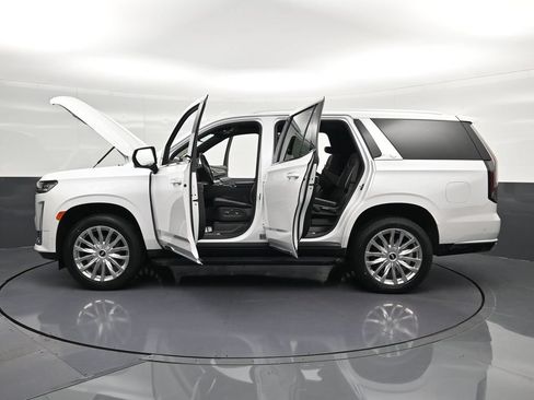 Used 2023 Cadillac Escalade Premium Luxury RWD image 41