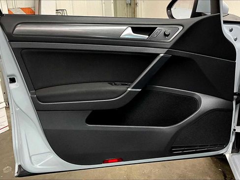 Used 2019 Volkswagen e-Golf SE w/ Driver Assistance Package image 25