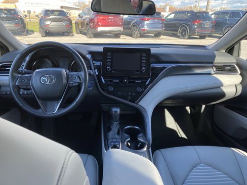 Used 2024 Toyota Camry SE image 12