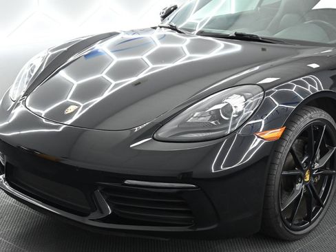 Used 2018 Porsche 718 Cayman RWD image 7