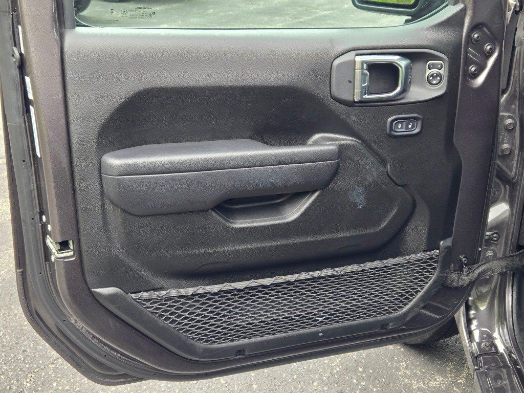 Used 2025 Jeep Wrangler Unlimited Sport AWD/4WD image 18