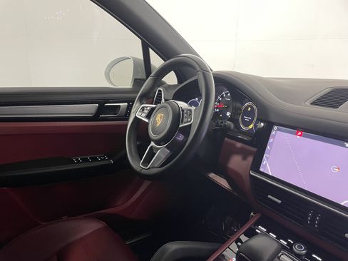 Used 2020 Porsche Cayenne S image 12