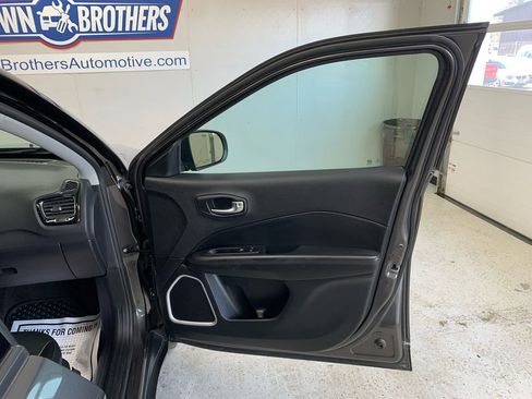 Used 2019 Jeep Compass Latitude image 30
