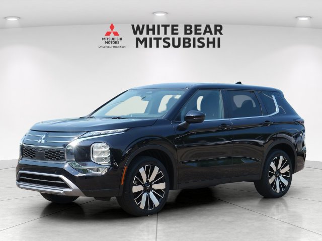 Used 2025 Mitsubishi Outlander SE AWD/4WD image 2