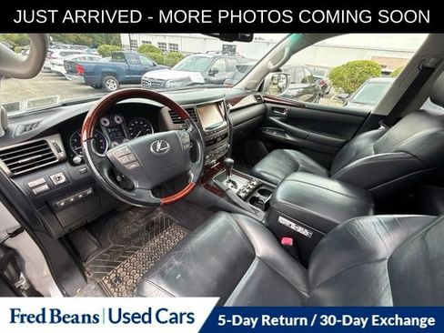 Used 2011 Lexus LX 570 4WD w/ Luxury Pkg image 17