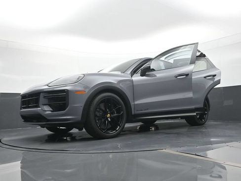 Certified 2024 Porsche Cayenne Turbo GT AWD/4WD image 31