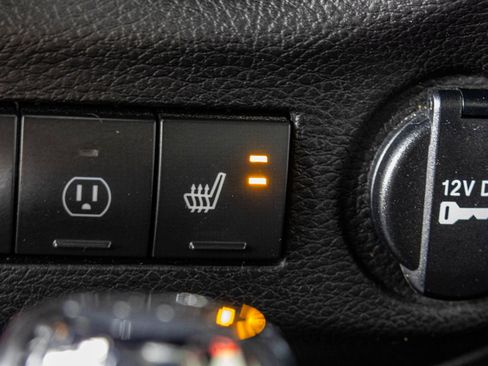 Used 2017 Jeep Wrangler Unlimited Sahara w/ Connectivity Group AWD/4WD image 8