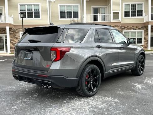 Used 2022 Ford Explorer ST w/ Equipment Group 401A image 4