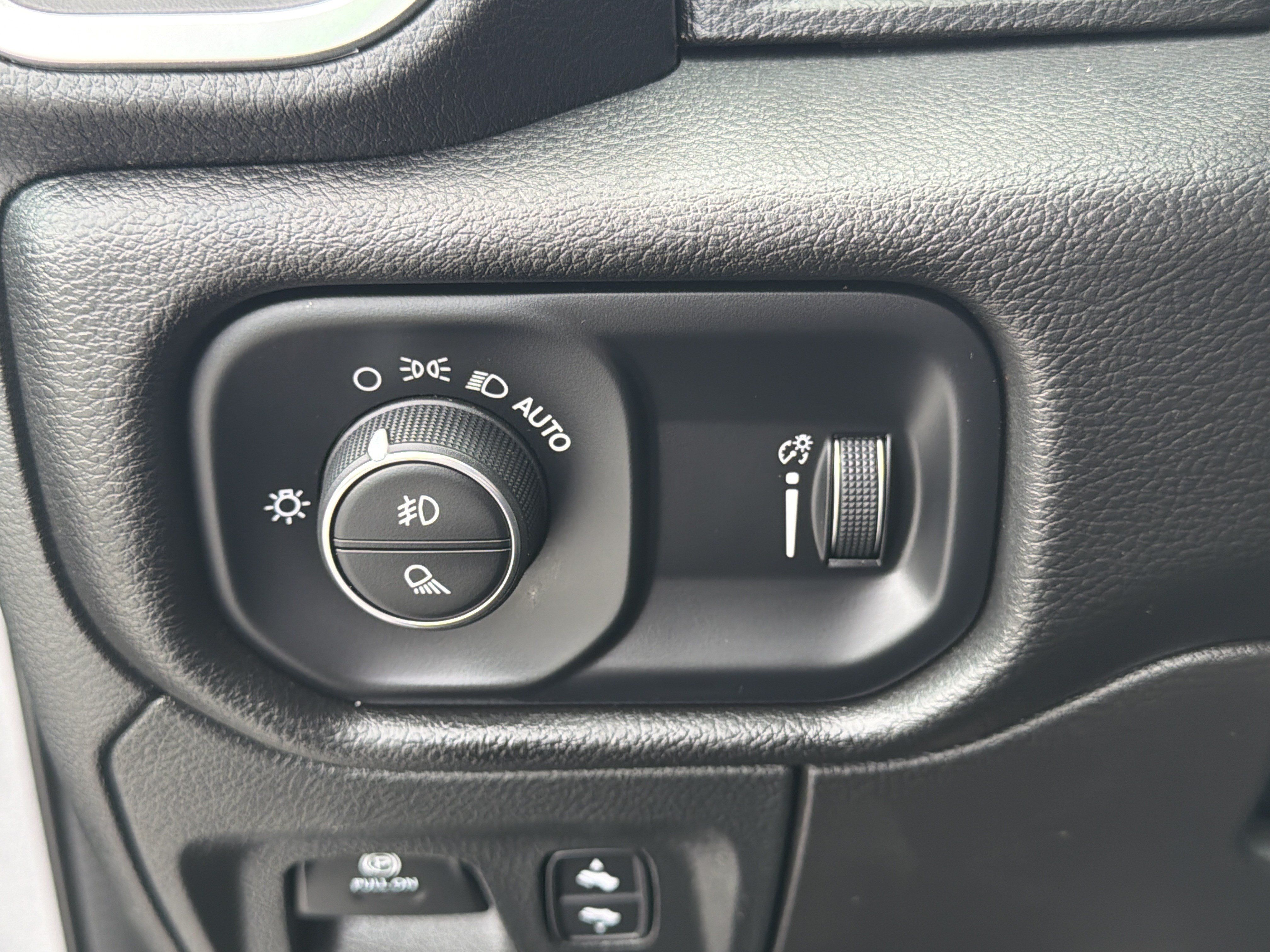Used 2023 RAM 1500 Big Horn AWD/4WD image 38