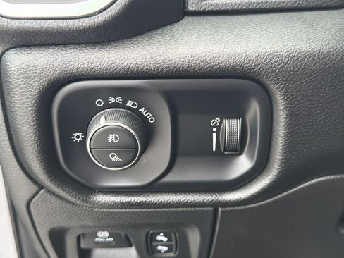 Used 2023 RAM 1500 Big Horn AWD/4WD image 38