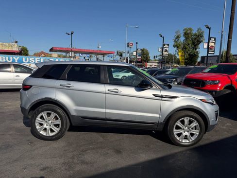 Used 2019 Land Rover Range Rover Evoque SE AWD/4WD image 7