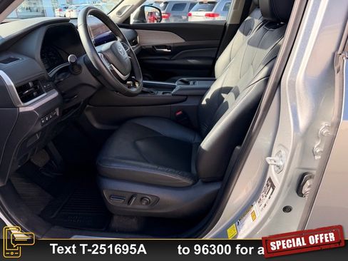 Used 2024 Toyota Grand Highlander Limited image 13
