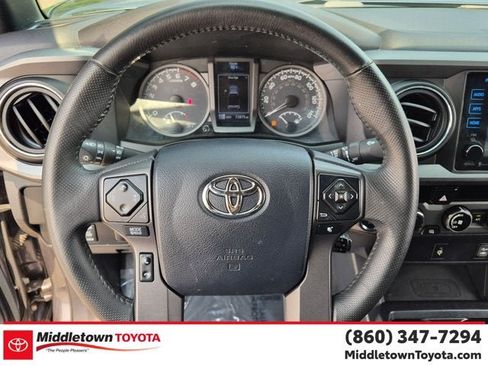 Used 2017 Toyota Tacoma TRD Sport w/ Tow Package (A/T) AWD/4WD image 15