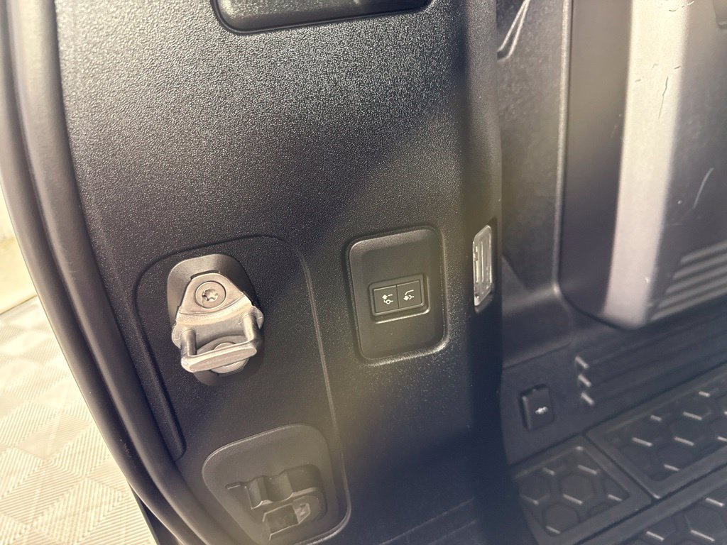 Used 2023 Land Rover Defender 110 X AWD/4WD image 31