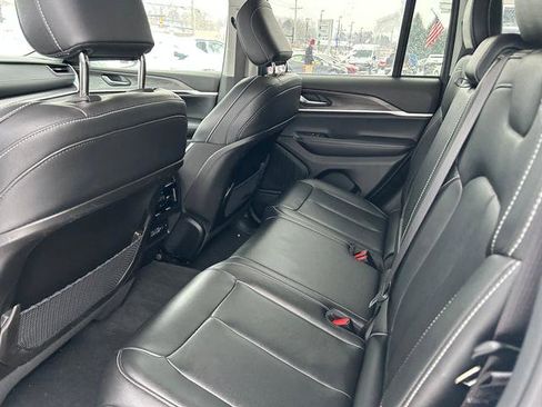 Used 2023 Jeep Grand Cherokee Limited w/ Black Appearance Package image 10