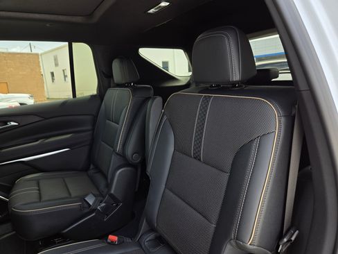 Used 2026 Chevrolet Traverse High Country FWD image 29