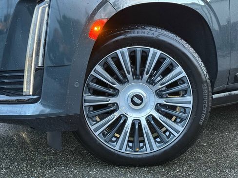Used 2022 Cadillac Escalade Sport Platinum w/ Heavy-Duty Trailer Package AWD/4WD image 16