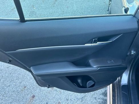 Used 2022 Toyota Camry XSE FWD image 31