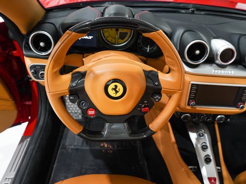 Used 2015 Ferrari California T RWD image 11