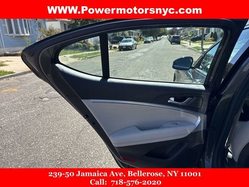 Used 2023 Genesis G70 2.0T image 23