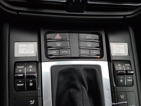 Used 2021 Porsche Macan image 17