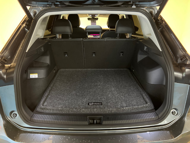 Certified 2025 Volkswagen Tiguan SE FWD image 5