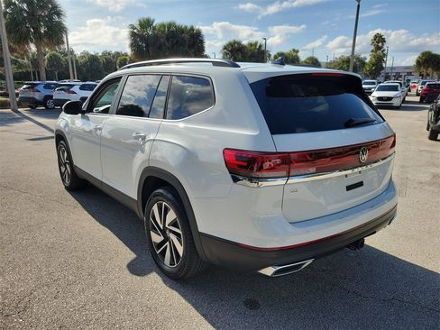 Used 2025 Volkswagen Atlas SE image 4