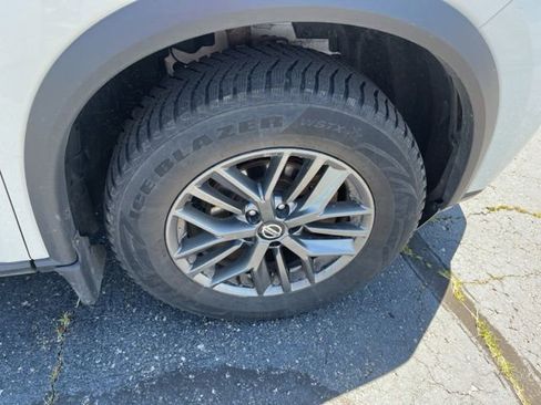 Used 2021 Nissan Rogue S AWD/4WD image 2