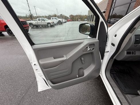 Used 2018 Nissan Frontier S image 16