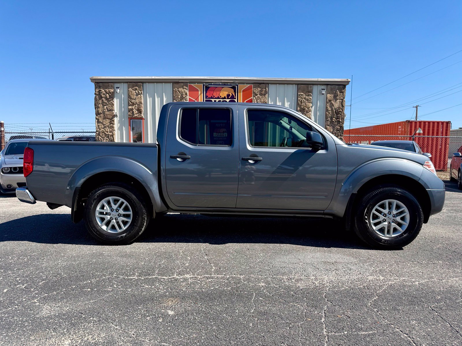 Used 2018 Nissan Frontier SV RWD image 2