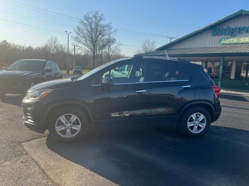 Used 2020 Chevrolet Trax LT w/ LT Convenience Package image 2