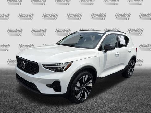 Certified 2025 Volvo XC40 B5 Ultra AWD/4WD image 5