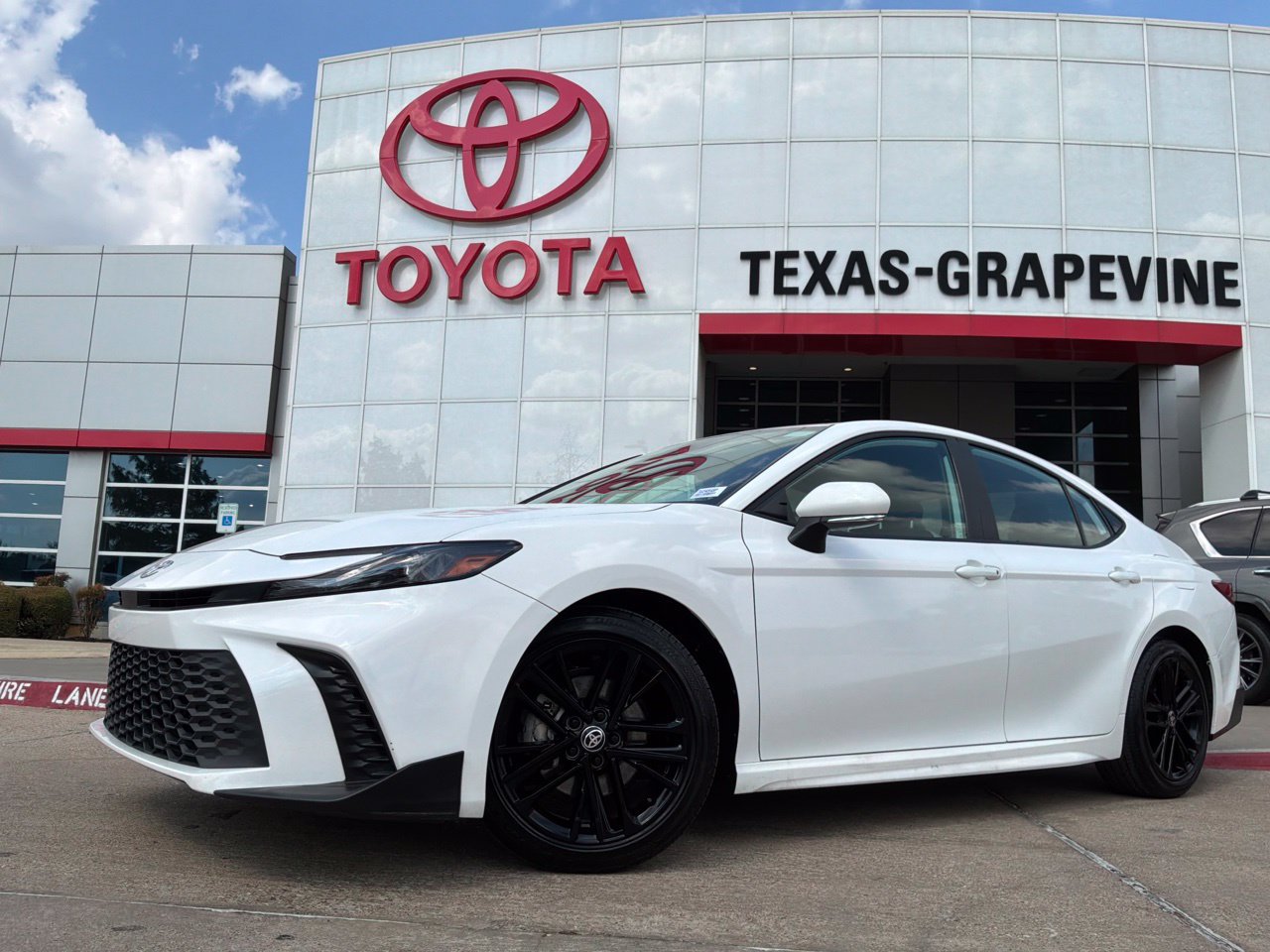 Used 2026 Toyota Camry SE FWD image 2