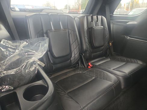 Used 2017 Ford Explorer Platinum image 24