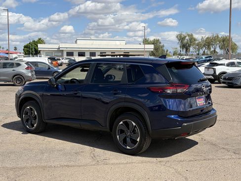 Used 2024 Nissan Rogue SV image 4