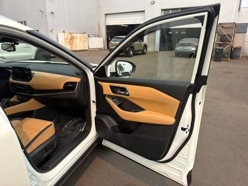 Used 2023 Nissan Rogue Platinum AWD/4WD image 17