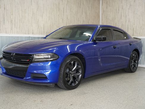 Used 2020 Dodge Charger SXT w/ Blacktop Package image 4