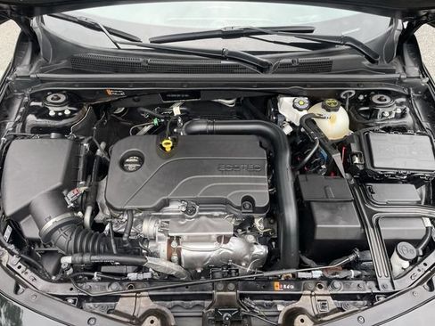 Used 2025 Chevrolet Malibu LT FWD image 28