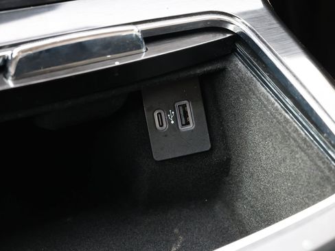 Used 2023 Lincoln Nautilus FWD w/ Premium Package image 25