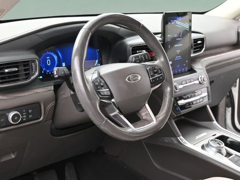 Used 2020 Ford Explorer Platinum w/ Premium Technology Package AWD/4WD image 12