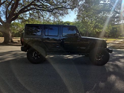 Used 2015 Jeep Wrangler Unlimited Sport w/ Connectivity Group image 3