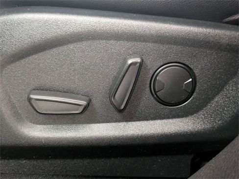 Used 2019 Ford Explorer XLT w/ Equipment Group 202A image 11